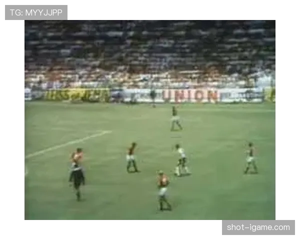 足球皇帝对决再回顾：贝肯鲍尔经典战役重燃记忆