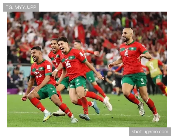 新赛季足球战火重燃:多队阵容巨变,新星闪耀引热议 新赛季足球战火重燃:多队阵容巨变,新星闪耀引热议