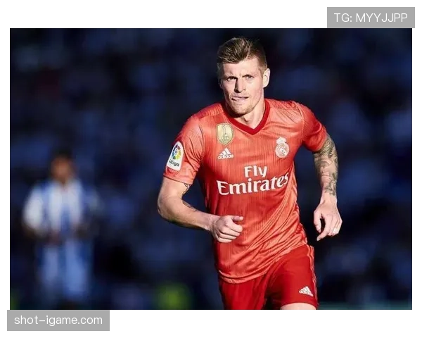 琼阿梅尼 vs 克罗斯：出球能力与中场组织结构对比分析