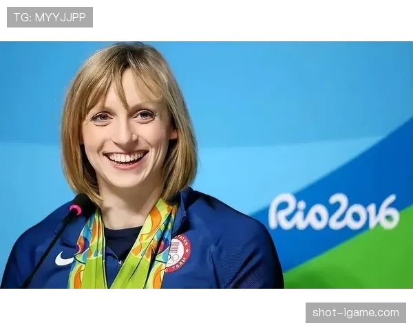 凯蒂·莱德基下了泳池像神，上街手提袋那些标签看得我想去找ATM